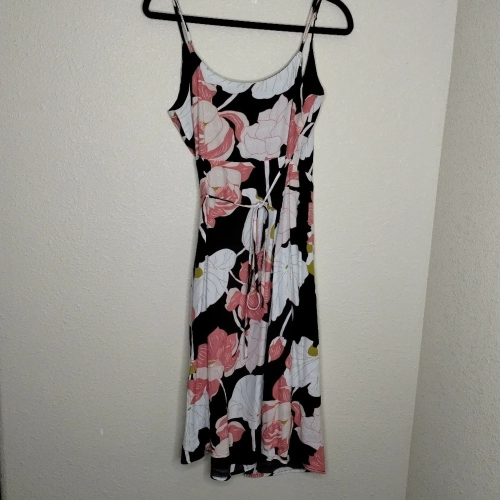 Cupcakes and Cashmere Chayene Floral Print Sleeveless Wrap Dress Size Small